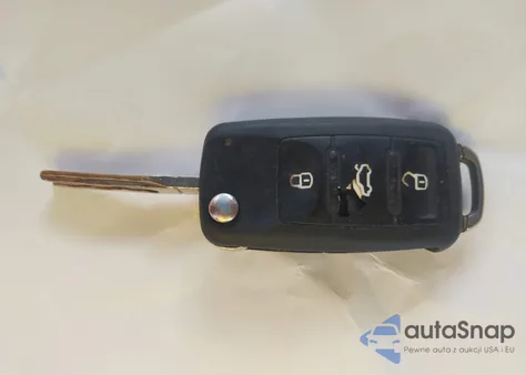 2014 Volkswagen Beetle 1.8T Entry z USA, uszkodzony, nr VIN 3VWF17AT3EM634378